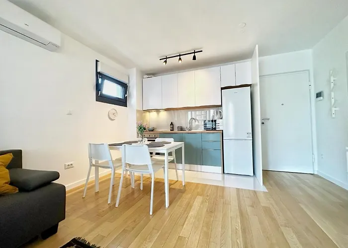 Grandpa's Tree - Private Garage Apartment *