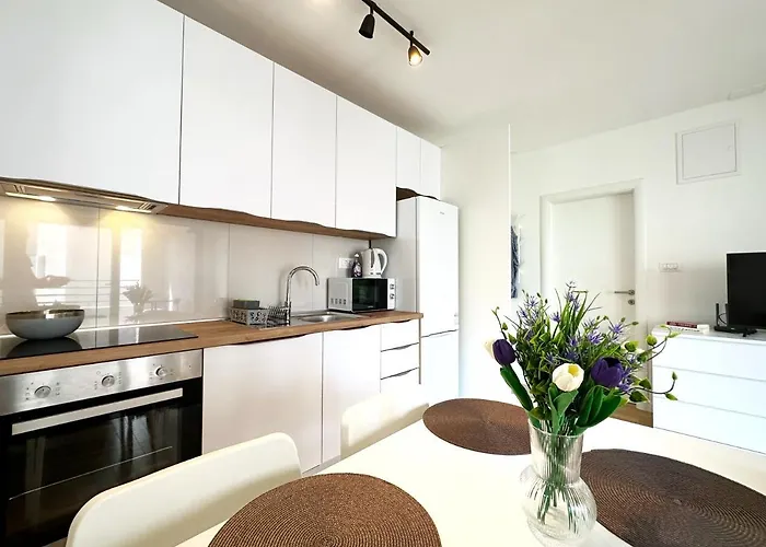 Grandpa's Tree - Private Garage Split