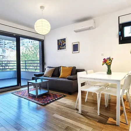 Grandpa´s Tree - Private Garage