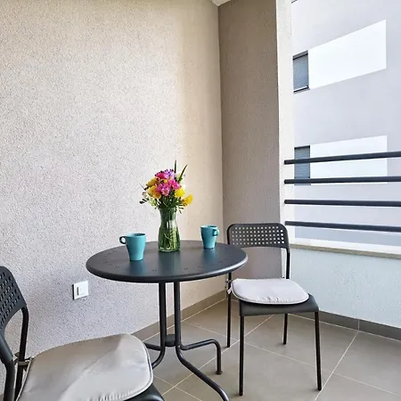 Grandpa´s Tree - Private Garage *