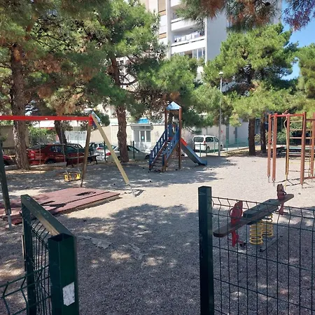 Grandpa´s Tree - Private Garage