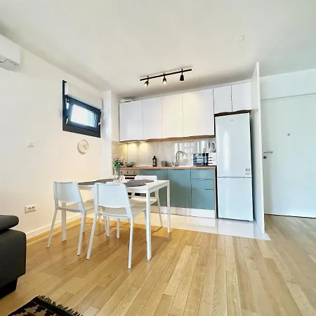 Grandpa's Tree - Private Garage Apartment *